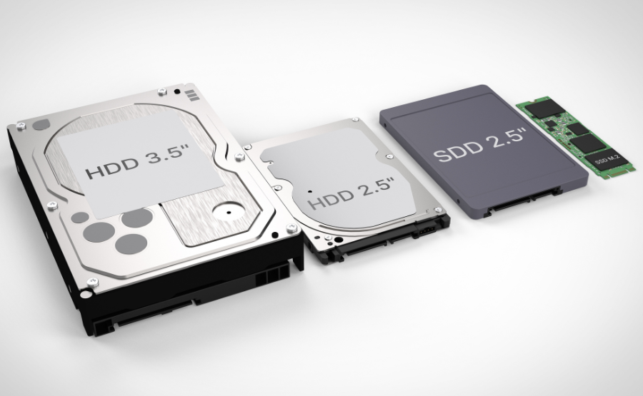 Vergleich: HDD 3,5″ und 2,5″ neben moderner 2,5″ SSD und M.2 SSD